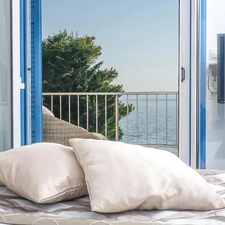 Acrotel Athena * Elia Nikitis