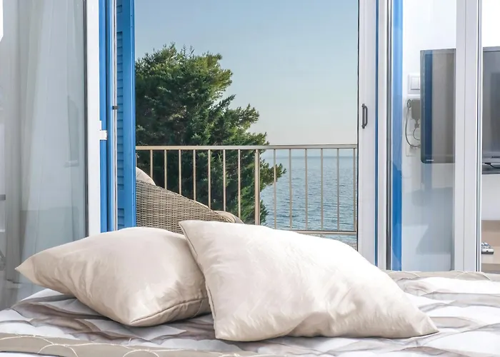 Acrotel Athena * Elia Nikitis