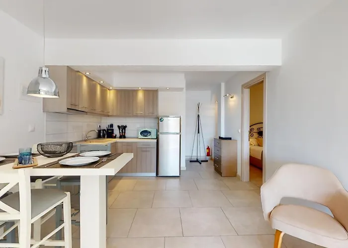 Acrotel Athena Elia Nikitis