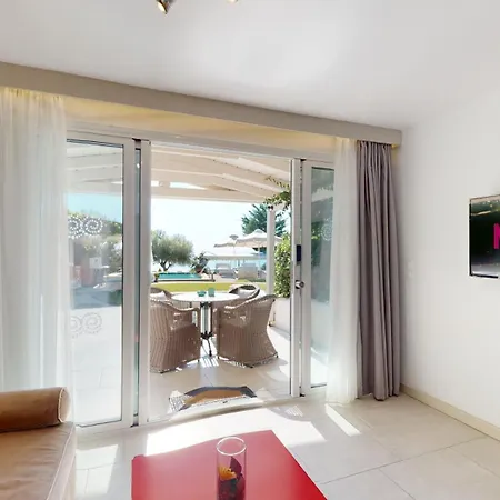 Acrotel Athena דירה